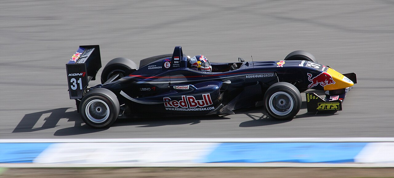 Verstappen charges from 101st to victory in record-sized kart race at Silverstone