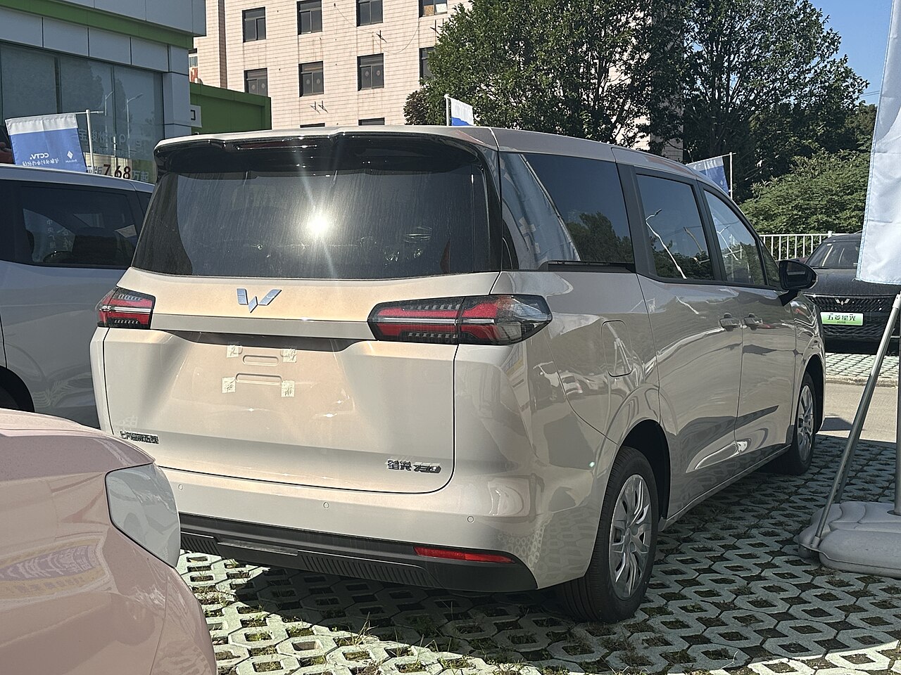 Wuling Darion MPV caught in Hanoi ahead of Vietnamese debut, with PHEV and EV versions planned
